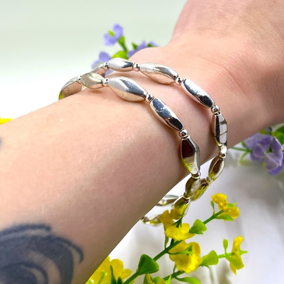 Napier Signed Silver Plated Bead Double Strand Stretchy Bracelet - Picture 5 of 7